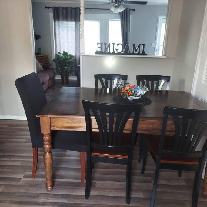 Cheerful 3 Bedroom House. Great Location Colorado Springs Eksteriør bilde